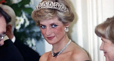 Prenses Diana'nın elbisesi rekor fiyata satıldı