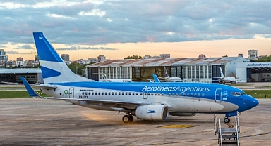 Şiddetli fırtına uçağı savurdu: Ciddi hasar var