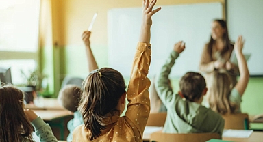 Sınıfta ahlaksız davranışlarda bulunan öğretmene tutuklama!