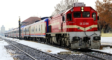 Trenle fotoğraf çekilmek isterken yaralandı: Adanalı kadın, ABD medyasında manşet oldu