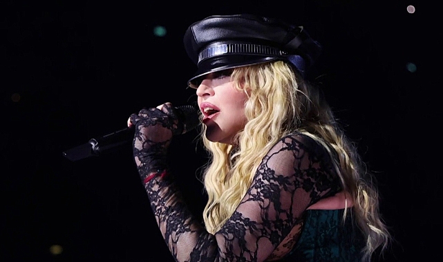 Madonna'ya hayranlarından dava: "Sahneye geç çıkıyor"