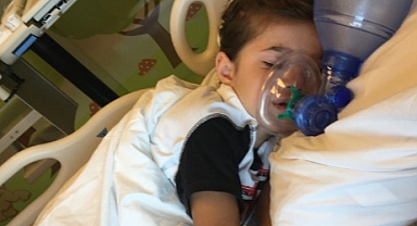 Milyonda iki görülen hastalıkla mücadele ediyor: Houston'da yaşayan Aren Sarı için yardım kampanyası başlatıldı