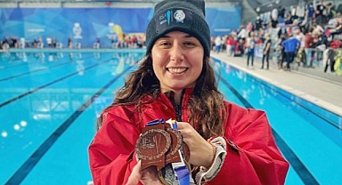 Bengisu Avcı'dan Avrupa Buz Yüzme Şampiyonası'nda tarihi zafer