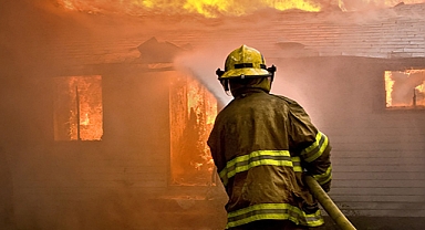 Brooklyn'de çıkan yangın can aldı