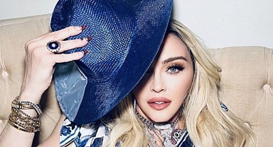 Londra konserinde sandalyeden düşen Madonna, hayranlarını korkuttu