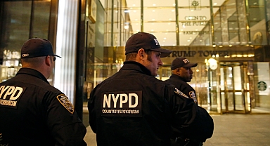 New York'ta bir göçmen grubu, polislere saldırdı