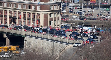 Super Bowl zafer geçicinde silahlı saldırı: Çok sayıda kişi vuruldu