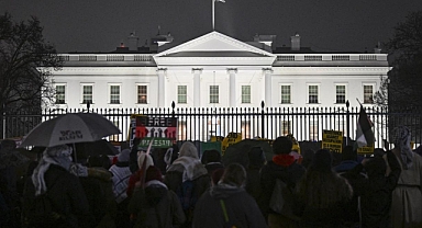 Üniversite öğrencileri Beyaz Saray'da toplandı: Filistin'e dayanışma gösterisi