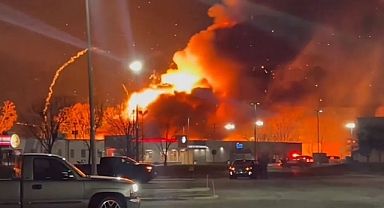 Depoda korkunç patlama: Enkaz parçaları can aldı