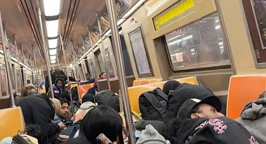 New York Metro'sunda dehşet anları: Mülteci, saldırgana karşı kendi silahıyla karşılık verdi