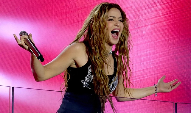 Shakira sürpriz bir konserle Times Meydanı'nı salladı!
