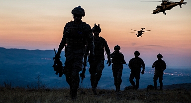 Teksas Valisi Greg Abbott, sınır güvenliği için devasa üs inşa ediyor