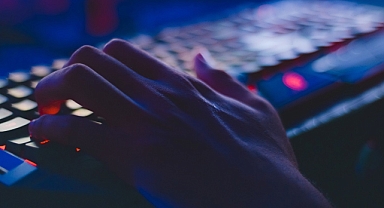 Yapay zeka skandalı: Beverly Hills okulundan 5 öğrenci atıldı!