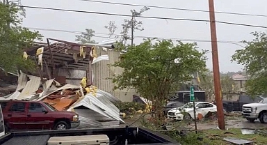 ABD'nin Güneyini Şiddetli Fırtına Vurdu: 3 Eyalette Hayat Felç Oldu
