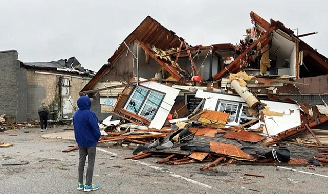 ABD'yi Ölümcül Fırtına Vurdu: İki Kişi Hayatını Kaybetti!