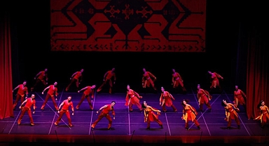 Anadolu Ateşi'nin Alevi Kolombiya'da: Medellin'de Büyüleyici Gösteri!