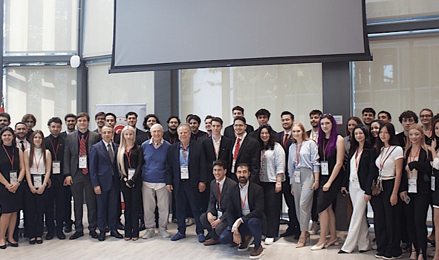 Gençler İçin Benzersiz Bir Kariyer Deneyimi: Turkish Student Association Global'den New York Türkevi'nde Kariyer Fuarı!