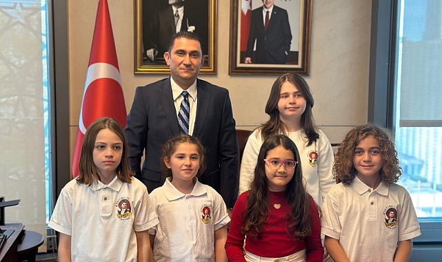 New York Atatürk Okulu öğrencilerinden New York Başkonsolosu Sayın Reyhan Özgür'e 23 Nisan Ziyareti