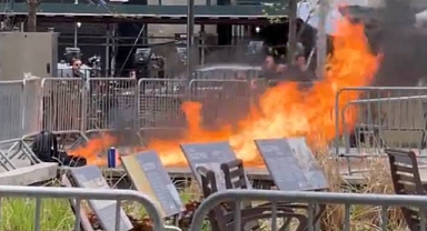 Trump Duruşmasının Yapıldığı Mahkeme Önünde Bir Kişi Kendini Ateşe Verdi