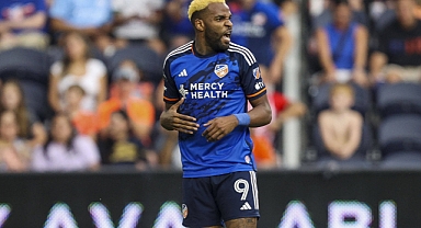 ABD'de Kavgaya Karışan Hatayspor'un Eski Golcüsü Aaron Boupendza'ın Çenesi Kırıldı