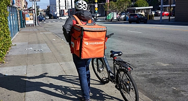 Teslimat Şirketleri ve Senatörler Arasında 'Göçmen Sürücü' Davası!
