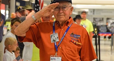 102 Yaşındaki 2. Dünya Savaşı Gazisi, Kutlamalara Giderken Hayatını Kaybetti!