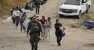 ABD'de Sınırı Geçen 8 Göçmen, Işid Bağlantısı Şüphesiyle Gözaltına Alındı!