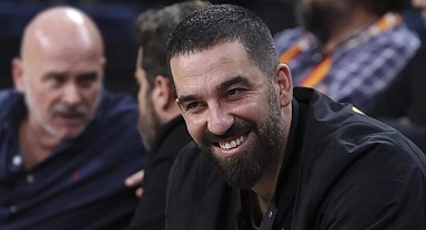 Arda Turan'dan Espri Dolu Paylaşım: "TV'ye Çıktım"