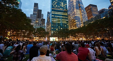 Bryant Park'ta Yaz Akşamlarına Özel Sinema Geceleri Başlıyor!