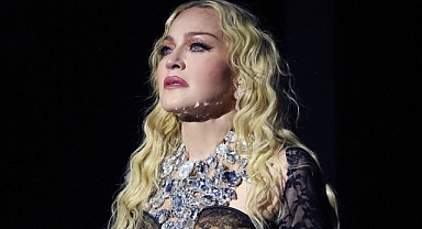 Herkes Bu Sahne Şovunu Konuşuyor: Madonna Mason Mu?