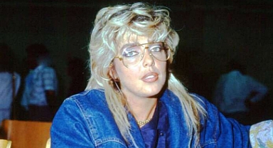 Los Angeles'ta Yaşayan Yeşilçam Güzeli Ahu Tuğba, Yeniden Hastaneye Kaldırıldı!