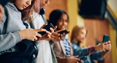 Los Angeles'taki Devlet Okullarında Telefon Yasağı!