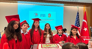 New York Atatürk Okulu Öğrencilerine Diplomalar Verildi: Türkevi'nde Mezuniyet Töreni!