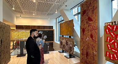 Pia Bozyel'den Türkevi'nde Sürdürülebilirlik Sergisi: Atık Kartonlardan Doğan Sanat!