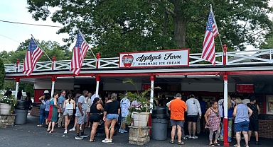 1848'den Beri Dondurmanın Adresi olan Applegate Farms'ı Dondurma Günü'nde Ziyaret Ettik!