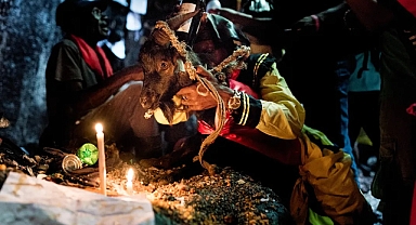 40 Kişi Yanarak Can Verdi Büyü Faciaya Döndü