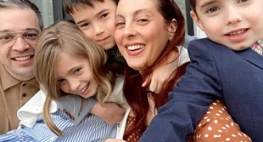 Annesinin Kopyası! Ünlü Yıldızın Kızı Evlendi!