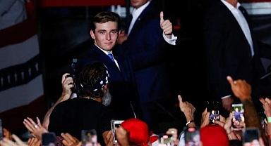 Barron Trump Ayakta Alkışlandı