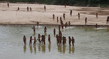 İzole Amazon Kabilesinin Ortaya Çıktığı Anlar