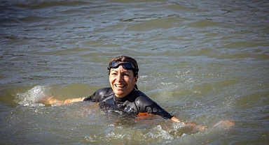 Paris Belediye Başkanı Olimpiyatlar Öncesi Kontrol İçin Dalış Yaptı