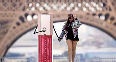 Rihanna Büyük Ortaklığını Esprili Diliyle Tanıttı