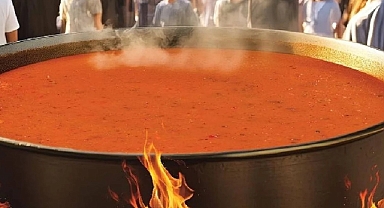 Uşak Tarhanası Guinness Rekorlar Kitabı'nda! 31.8 Ton Tarhana Pişirildi!