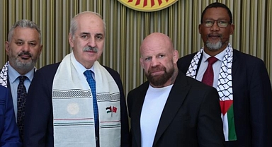 ABD'li Sporcu Jeff Monson, İlk Cuma Namazını TBMM'de Kıldı!