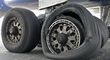 Amerika'da Uçağın Tekerliği Patladı İki Ölü Bir Yaralı Var