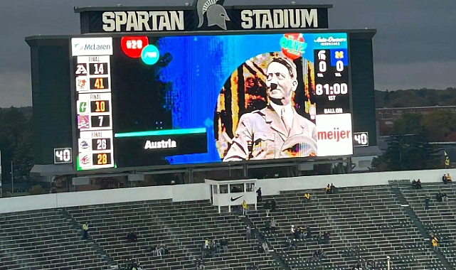 Amerikan Futbolu Maçındaki Hitler'in Görüntüsünün Faturası Ağır Oldu