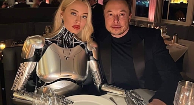 Elon Musk Robot Sevgilisini Akşam Yemeğine Çıkardı