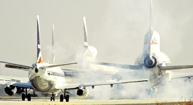 Amerika'da İki Yolcu Uçağı Birbiri İle Çarpıştı