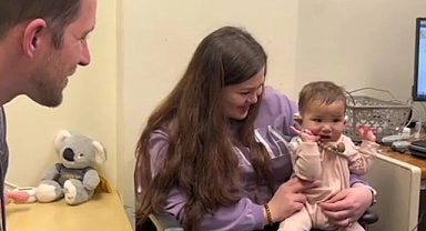 İlk Kez Duyan Sağır Kız Çocuğunun Heyecanı Herkesi Derinden Etkiledi