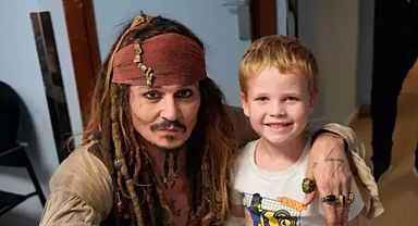 Johnny Depp, Jack Sparrow Kostümüyle Hastaneyi Ziyaret Etti