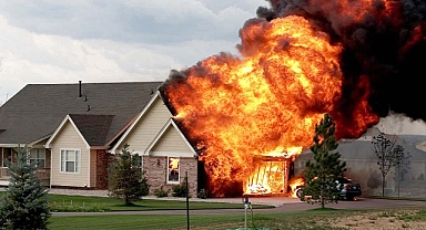 Kız Arkadaşıyla Kavga Eden Adam, Evi Ateşe Verdi: Dört Kişi Kurtarıldı